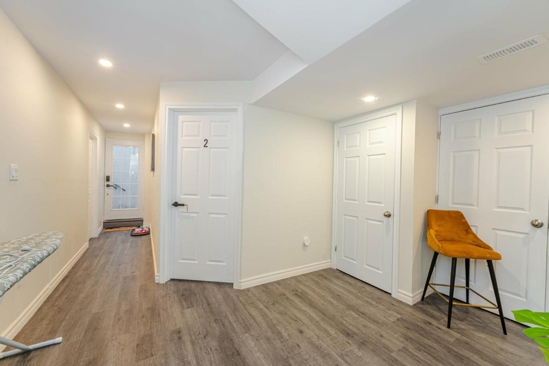 Private Basement Bedrooms In Оквілл Екстер'єр фото