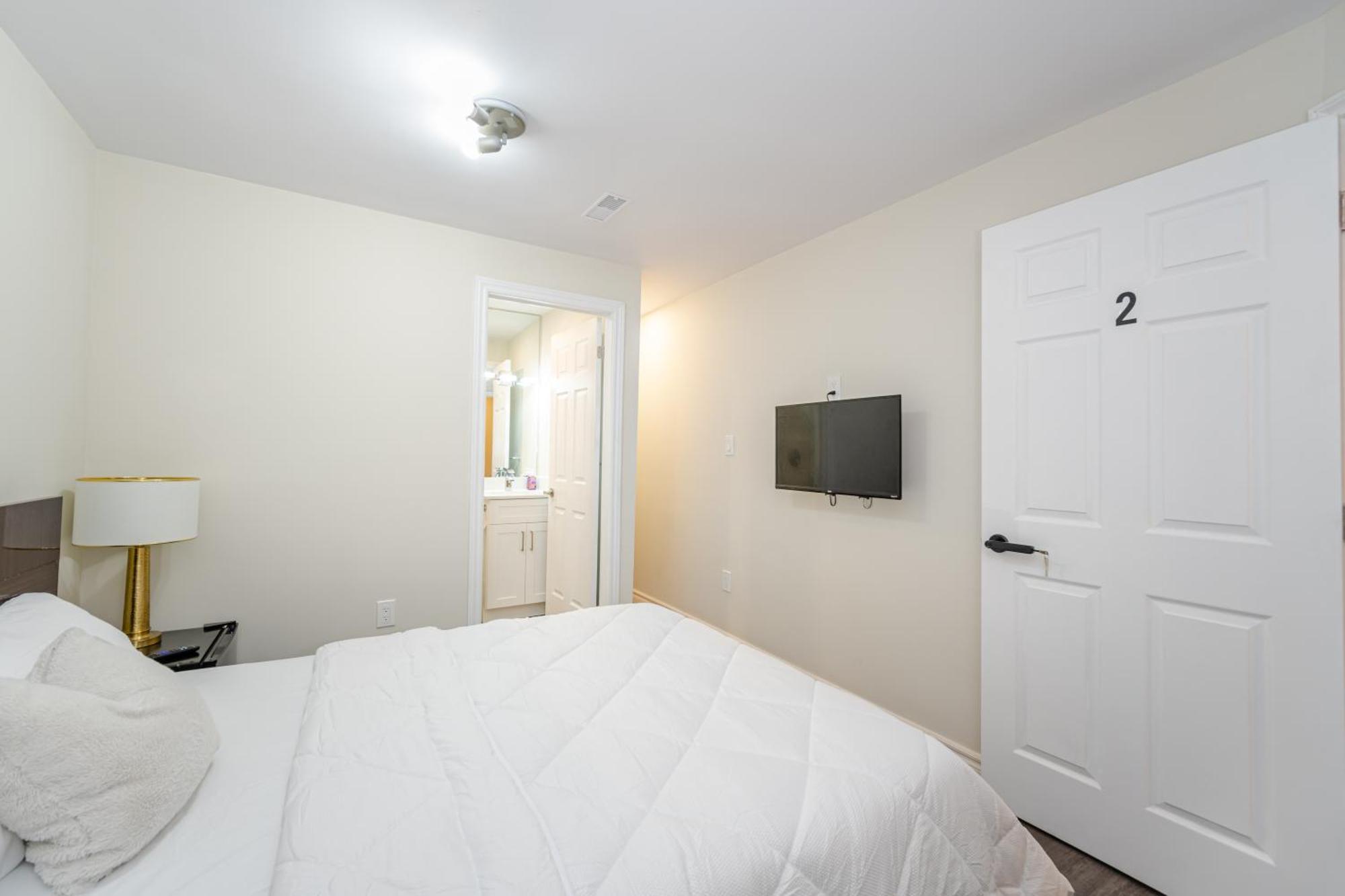 Private Basement Bedrooms In Оквілл Екстер'єр фото