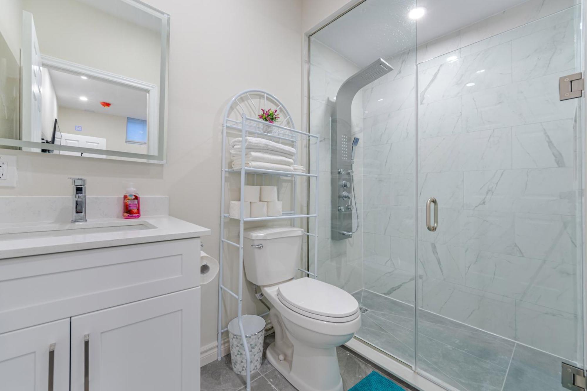 Private Basement Bedrooms In Оквілл Екстер'єр фото
