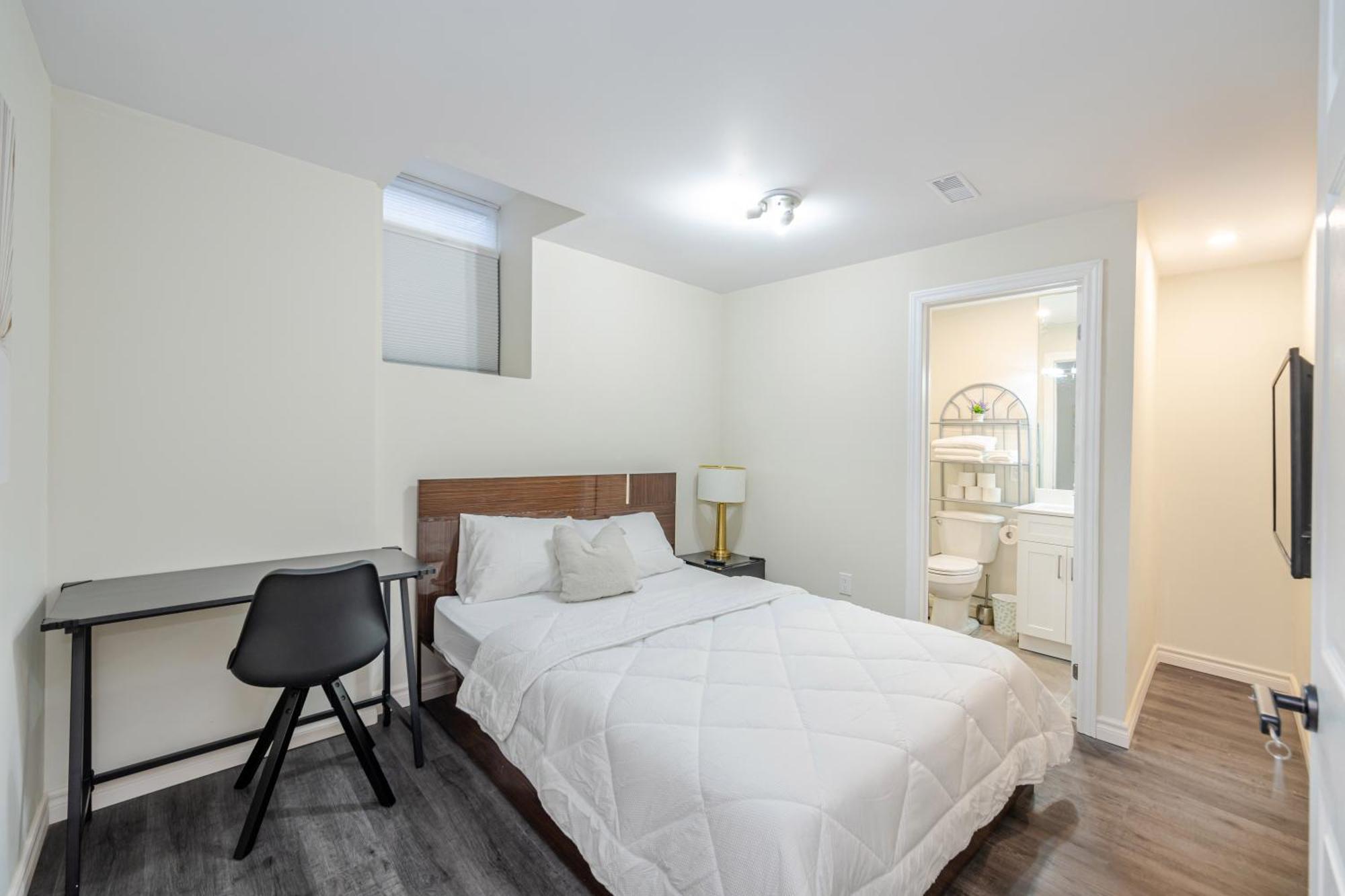 Private Basement Bedrooms In Оквілл Екстер'єр фото