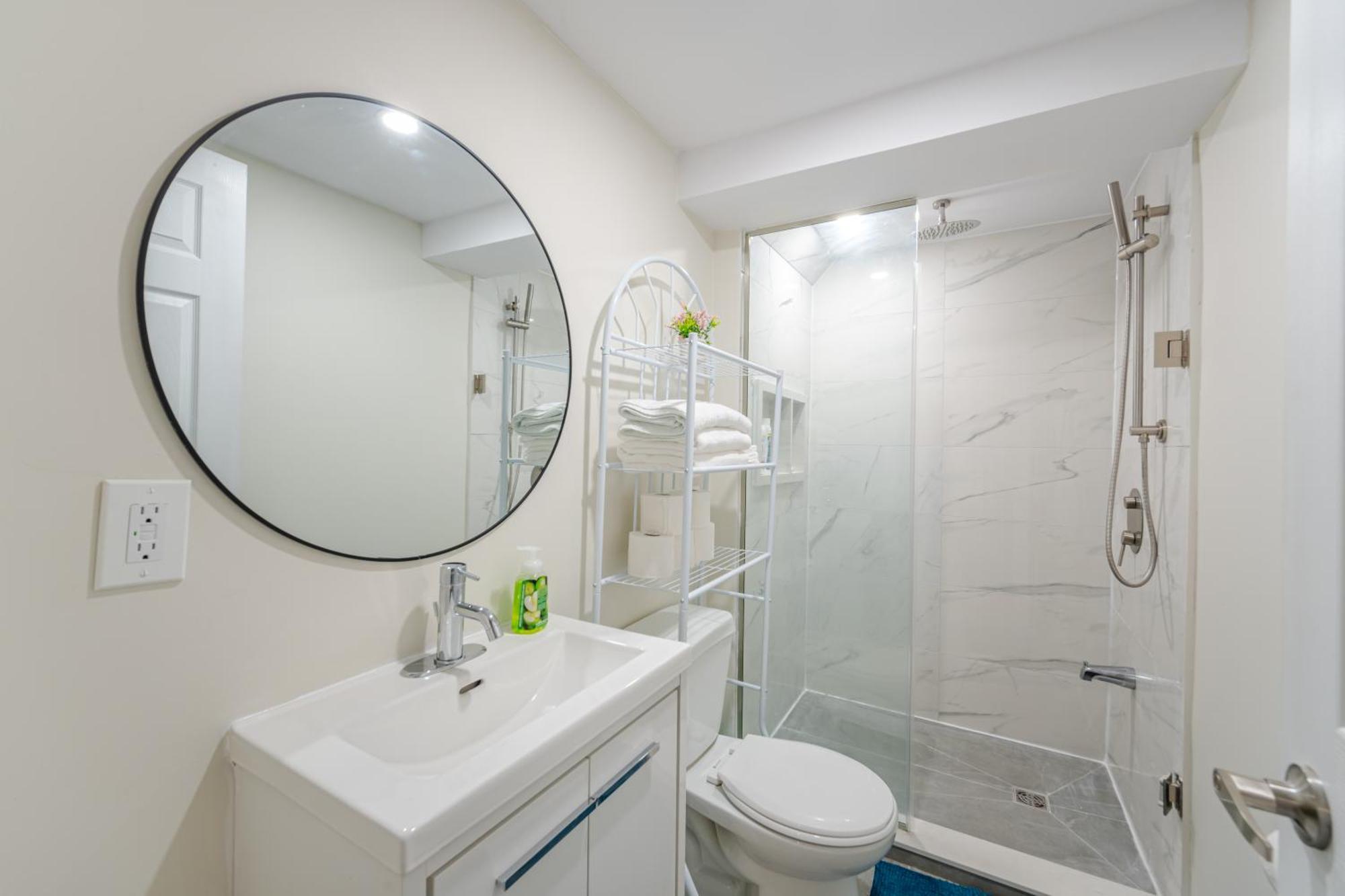 Private Basement Bedrooms In Оквілл Екстер'єр фото