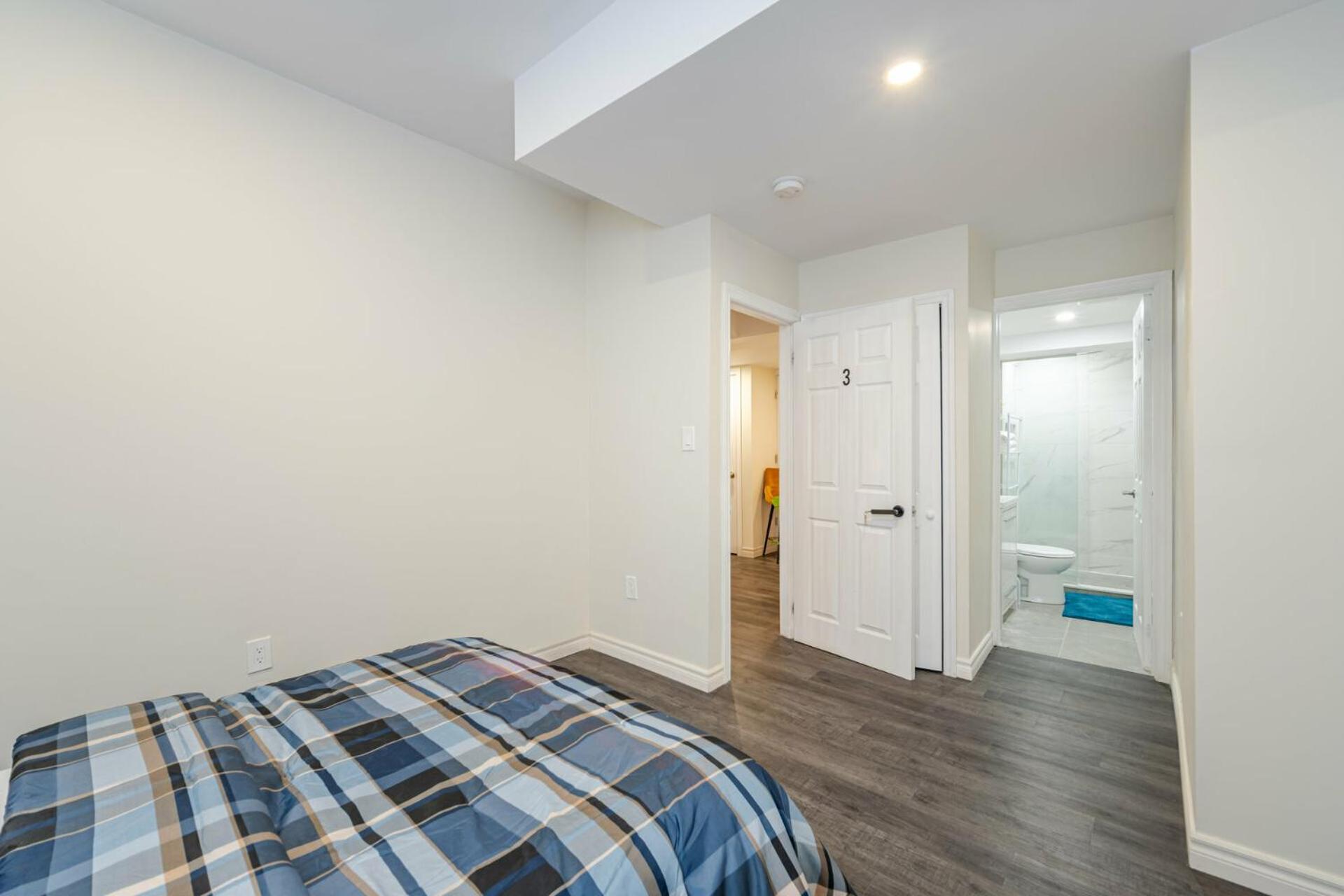 Private Basement Bedrooms In Оквілл Екстер'єр фото