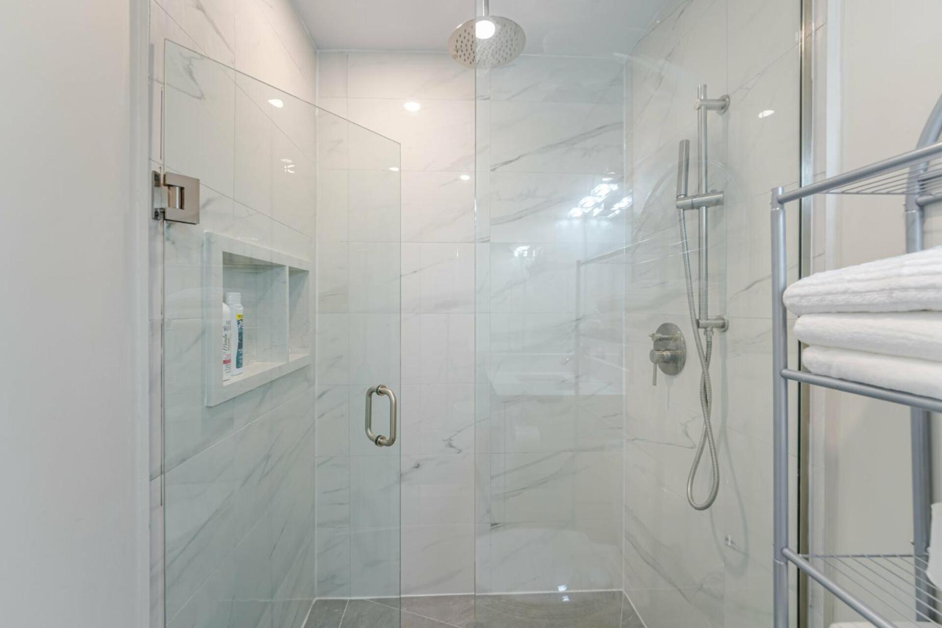 Private Basement Bedrooms In Оквілл Екстер'єр фото