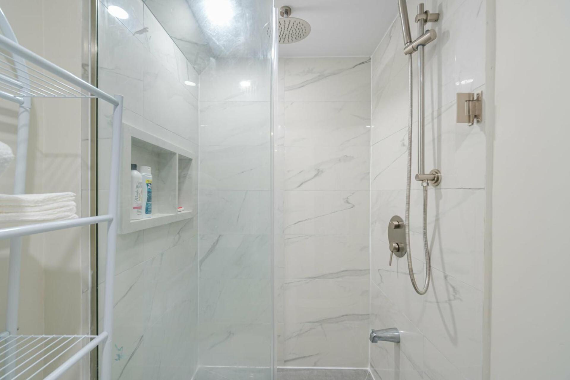 Private Basement Bedrooms In Оквілл Екстер'єр фото